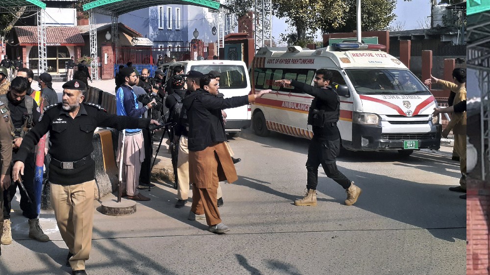 17 killed, 95 injured in suicide blast in northwest Pak mosque