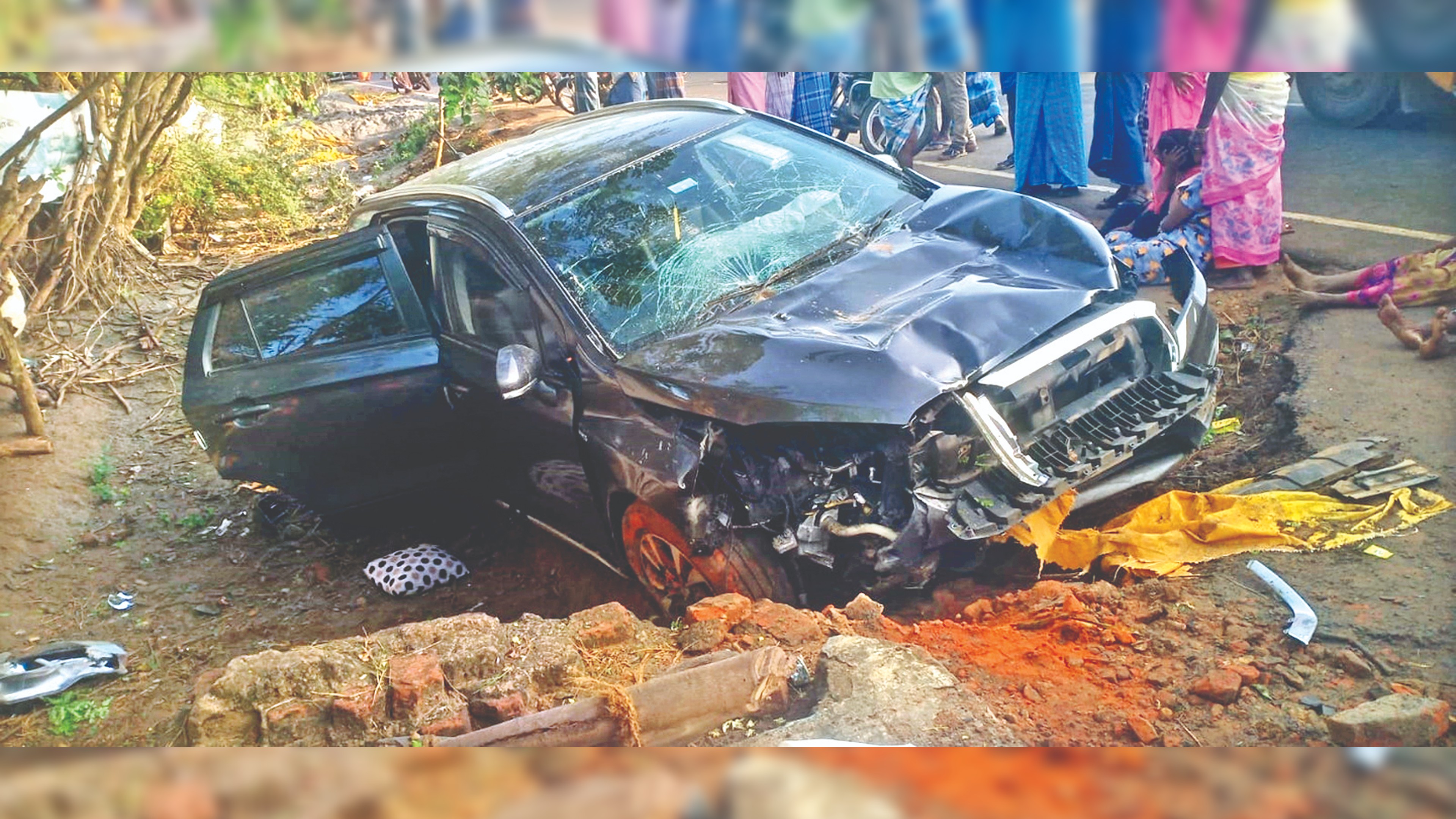 Speeding car fatally knocks down 2 farmers waiting for bus in Pattukkottai