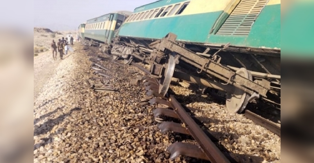 Blast hits railway track in Pak, 2 injured