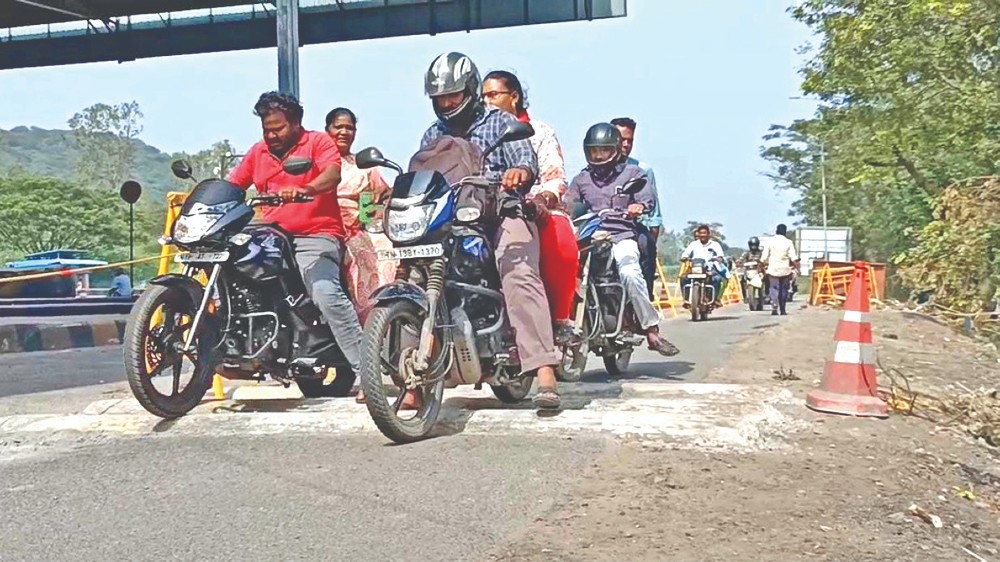 Speed breakers at Paranur toll plaza act like death traps: Motorists Speed breakers at Paranur toll plaza act like death traps: Motorists
