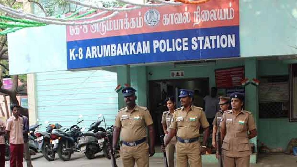 Cops give bracelets with contact numbers to elderly