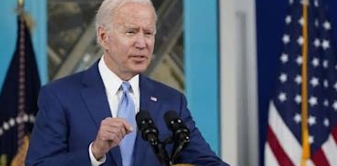 Biden forgets how to pronounce Kamala Harris name!