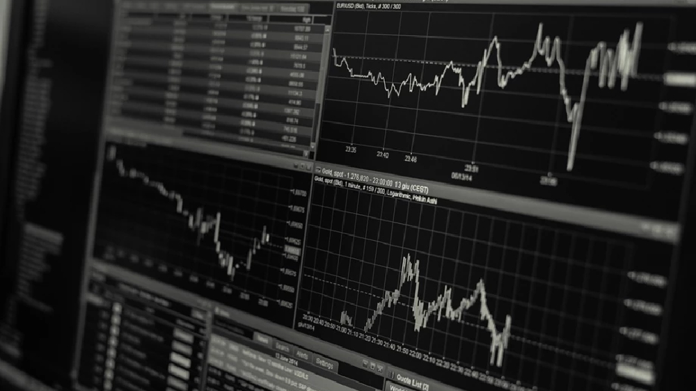 China, HK stocks rise after Beijing signals COVID wave peaked