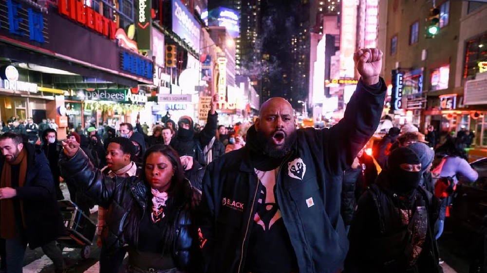 Video shows Memphis police officers kicking, beating Tyre Nichols