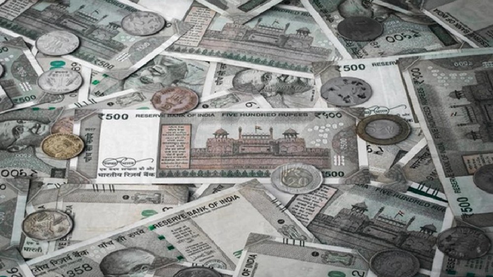 Rupee gains 32 paise to close at 82.50 against US dollar Rupee gains 32 paise to close at 82.50 against US dollar
