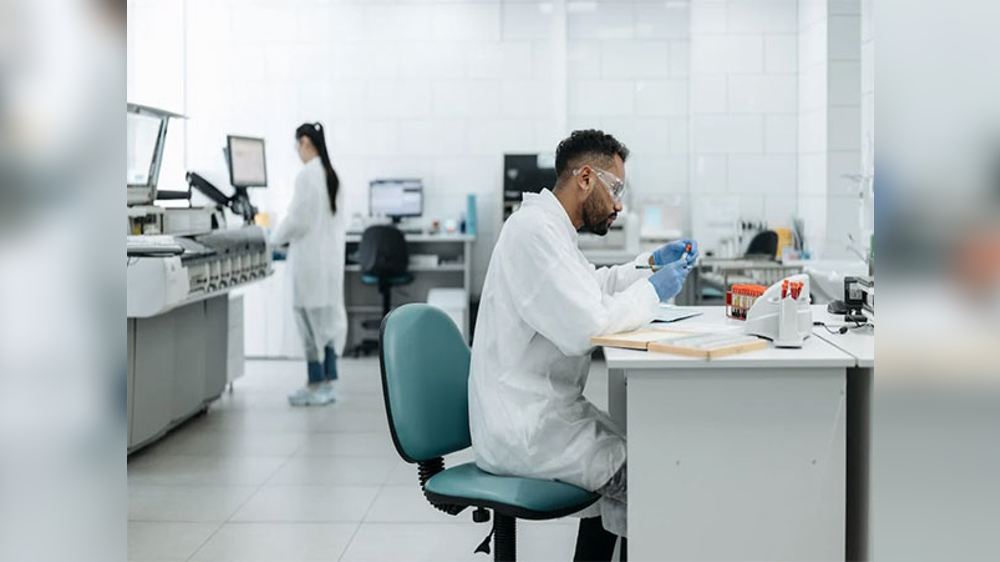 Study explains why older fathers pass on more genetic mutations