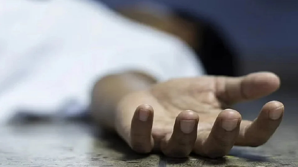 Phone snatched off moving train; Migrant worker falls to death Phone snatched off moving train; Migrant worker falls to death