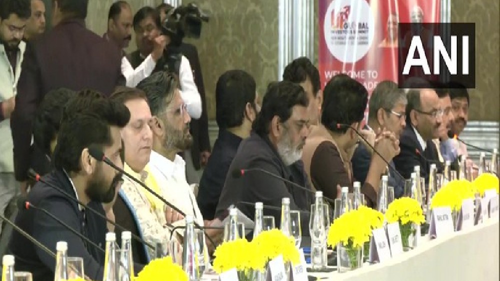 Suniel Shetty urges Yogi to help in ending Boycott B’wood trend