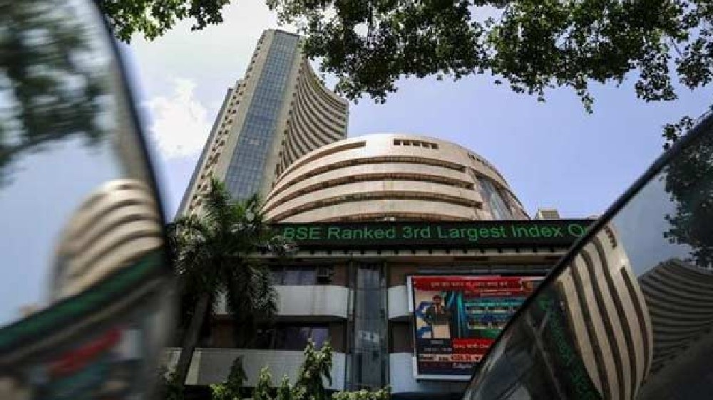 Mcap of 8 of top-10 firms jumps ₹1.35L cr, SBI, Reliance major winners