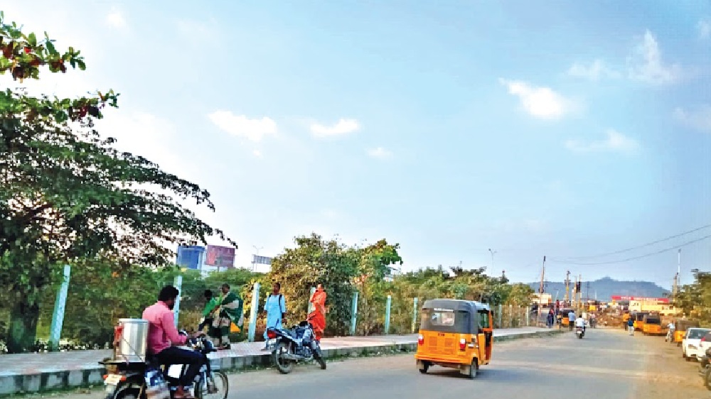 Install lights on Pallavaram radial road: Residents