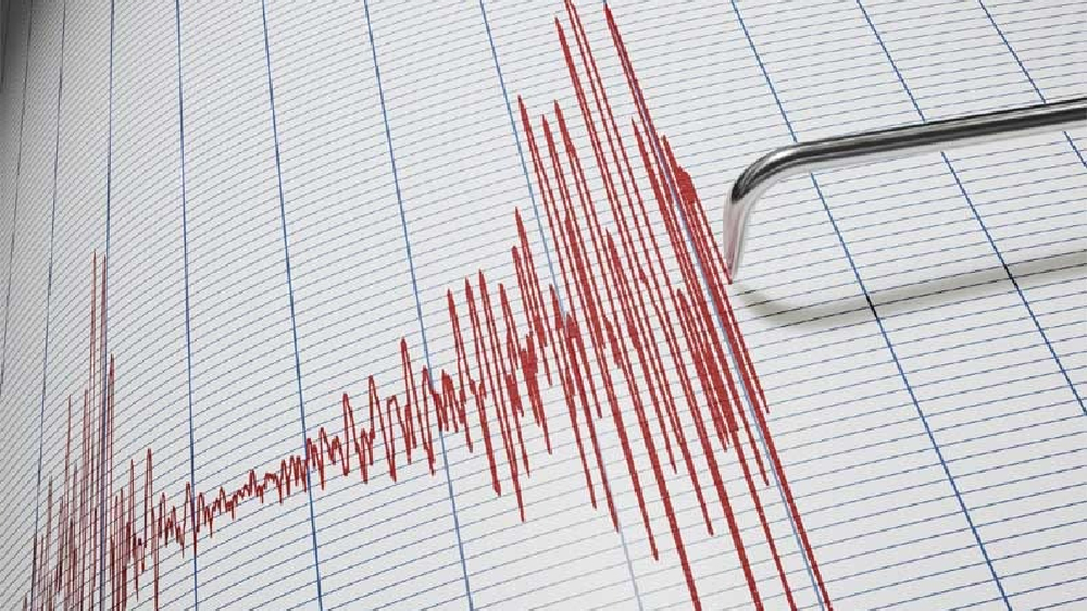 Strong 7.6-magnitude quake strikes Indonesia Strong 7.6-magnitude quake strikes Indonesia