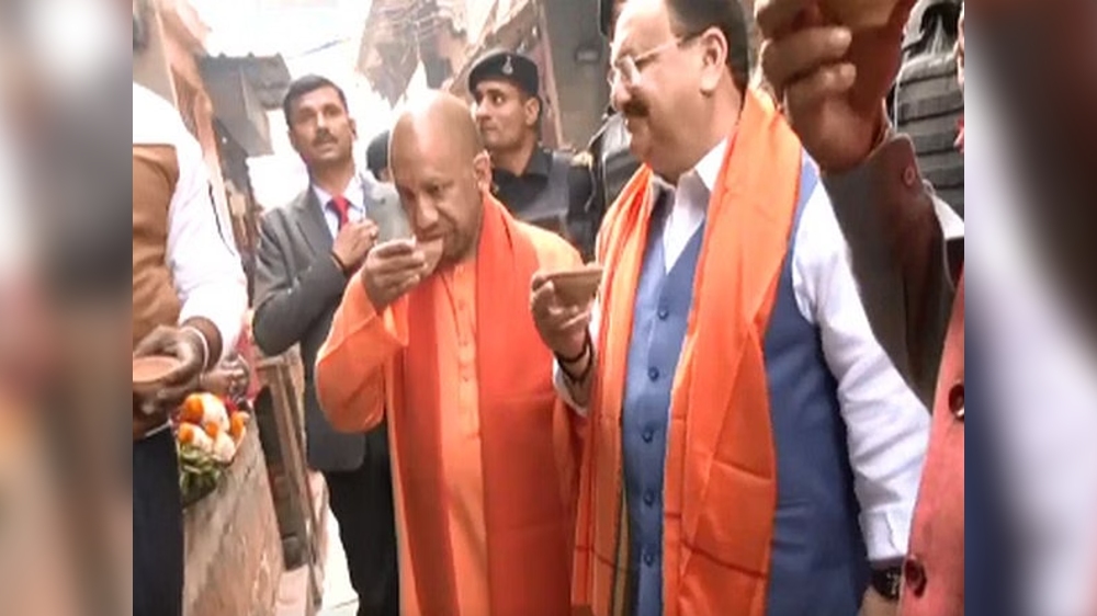 Yogi, Nadda enjoying tea in kulhad after Kashi temple visit, goes viral