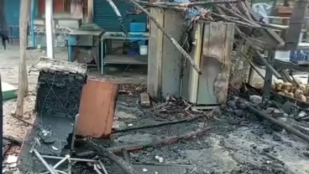 Petrol bomb hurled at hotel in Erode; miscreant at large Petrol bomb hurled at hotel in Erode; miscreant at large