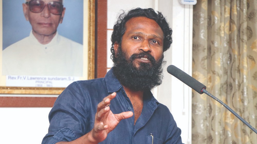 Vetri Maaran presents prizes to short film winners of Loyola college