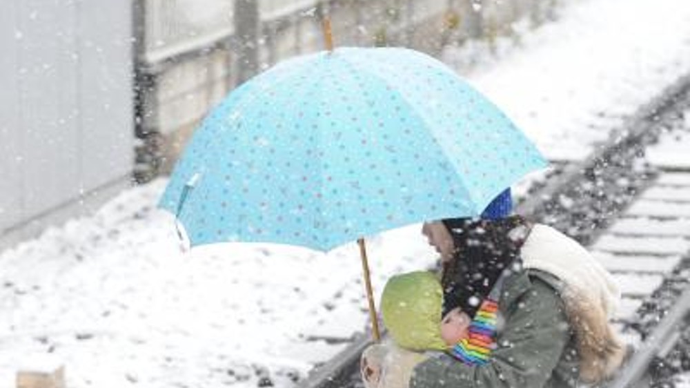 Heavy snow, powerful winds disrupt transportation in Japan