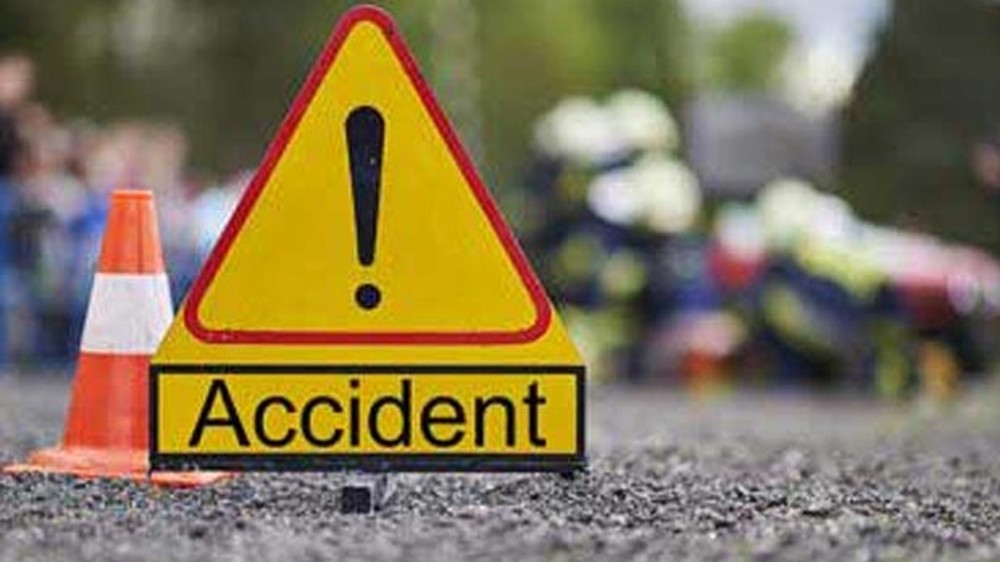 3 kids die, 10 hurt as van tilts after tire burst on National Highway