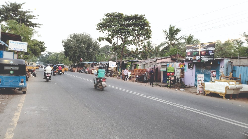Jaywalkers on New Avadi Road a threat to motorists