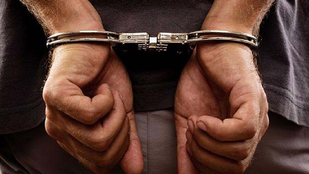 Gang peddles ganja for prison inmates, arrested Gang peddles ganja for prison inmates, arrested