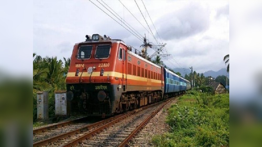42 trains running late in Northern Railway region due to fog
