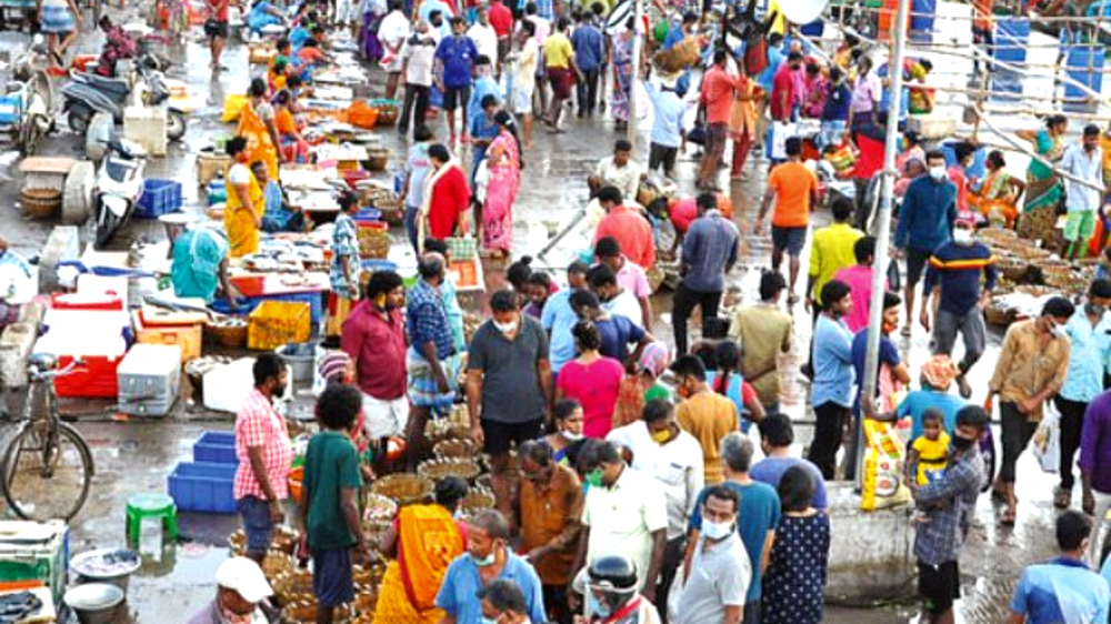 People throng Kasimedu market on Maatu Pongal; prices surge