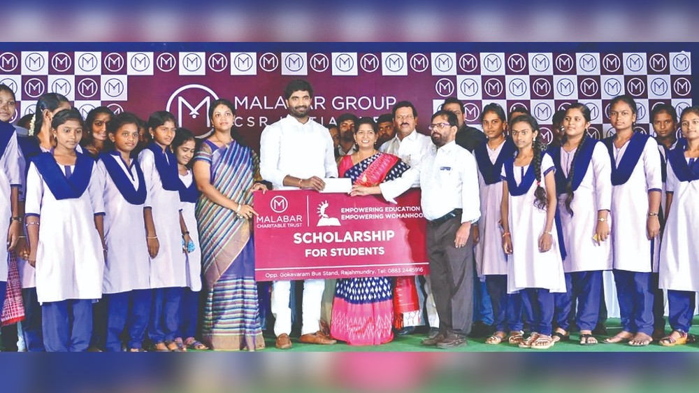 DeTect: Image of students shared with communal spin