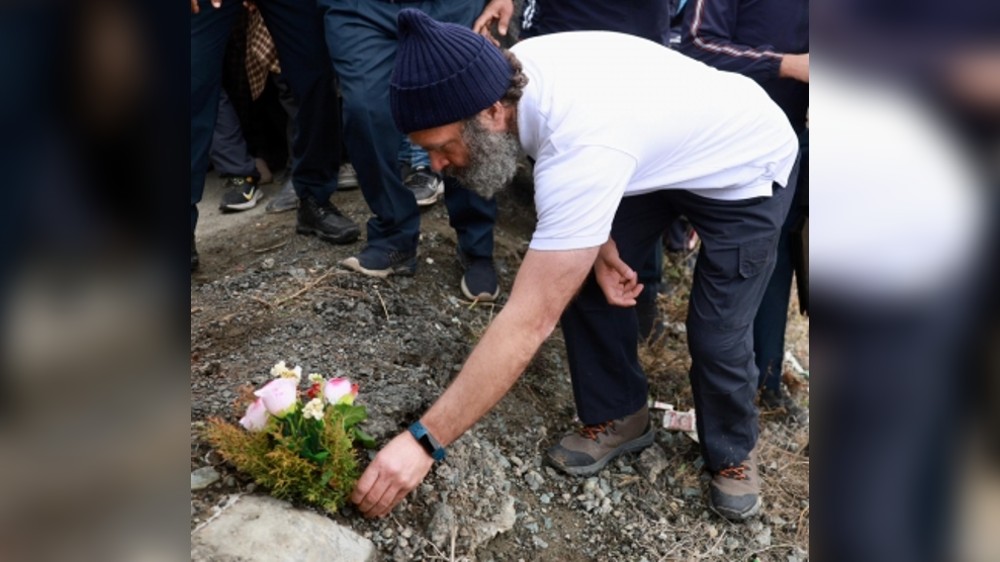 Rahul Gandhi pays floral tribute to martyrs of Pulwama terror attack