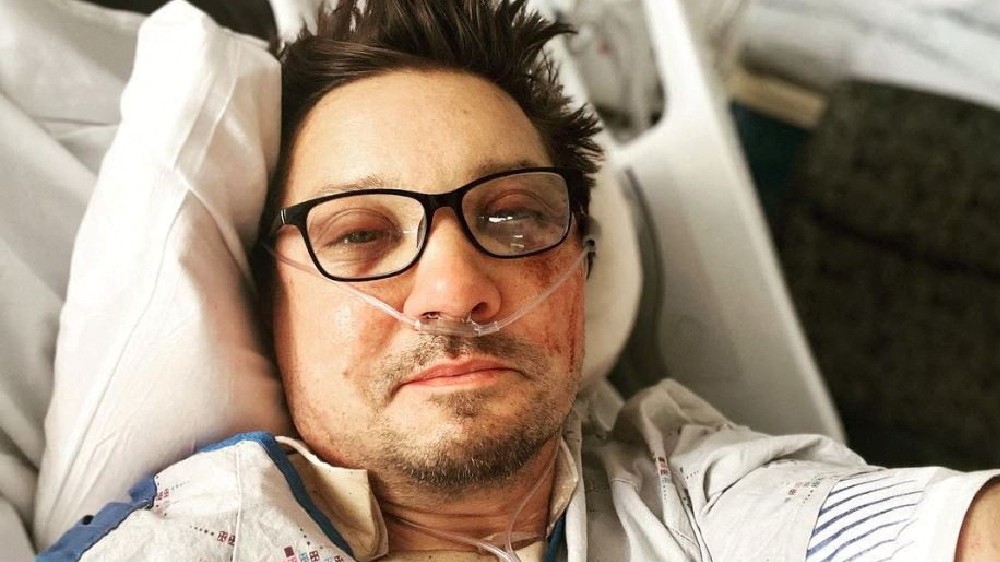 Injured Jeremy Renner posts pictures from hospital