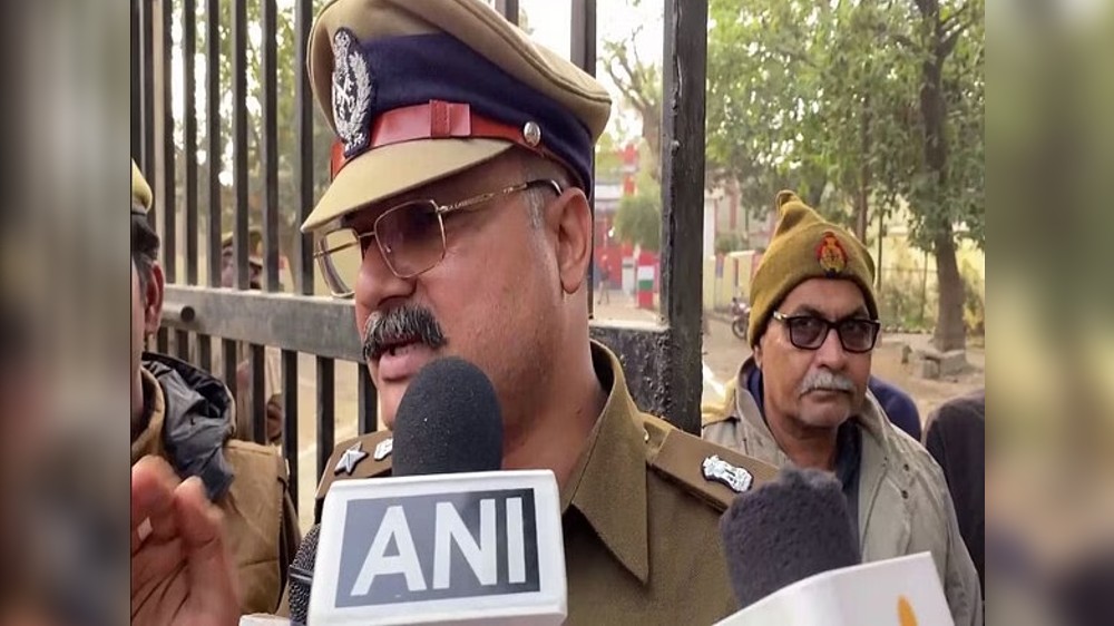 4-year-old boy, visiting brother in jail, stamped on cheek