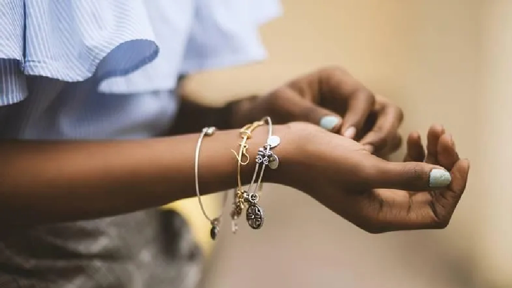 Style your winter with daily wear jewellery pieces