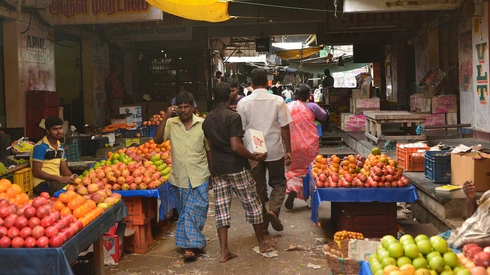 Cold weather affects sale of fruits at Koyambedu market