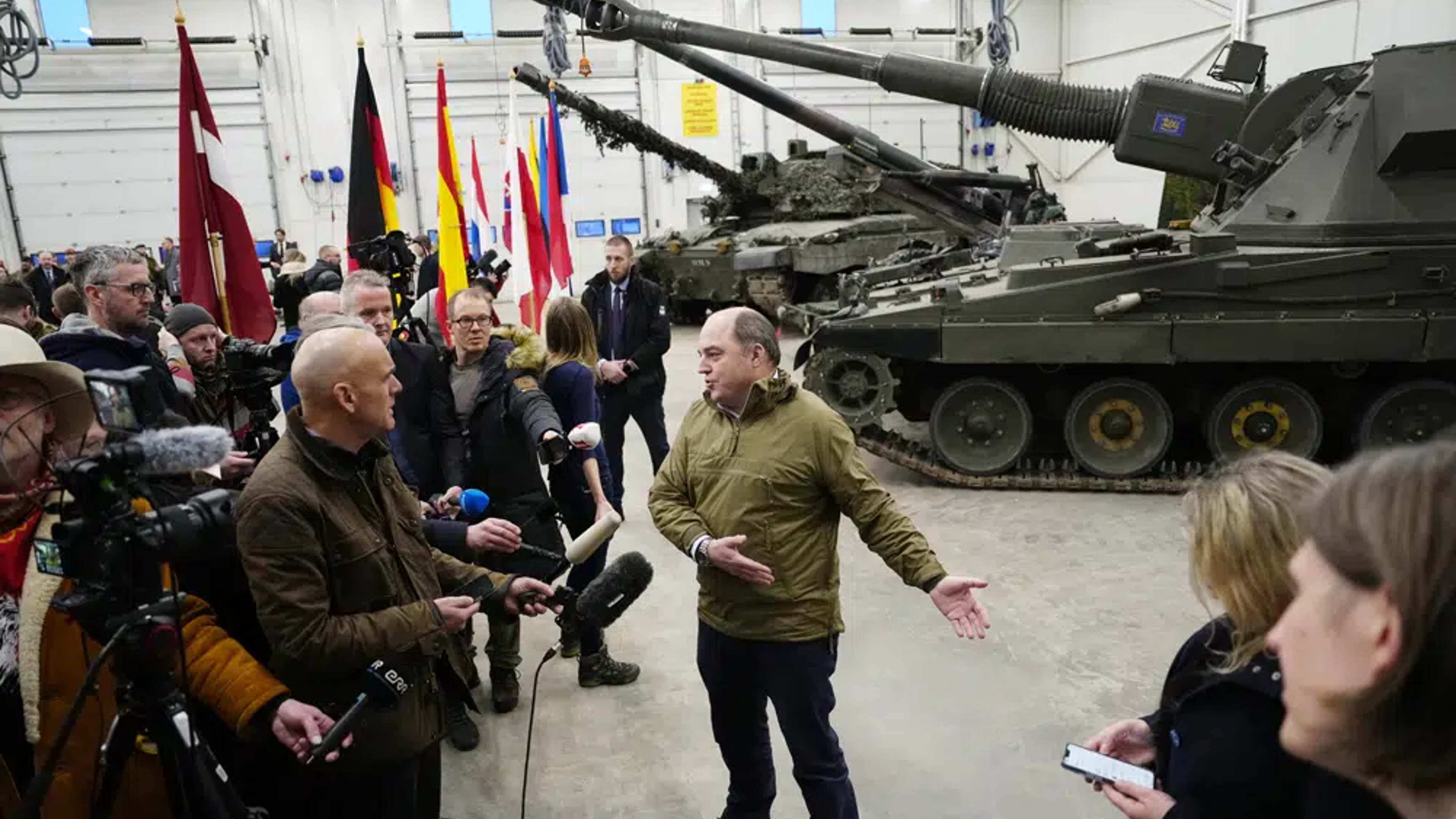 Political quandary: Germany hesitates on sending tanks to Kyiv Political quandary: Germany hesitates on sending tanks to Kyiv