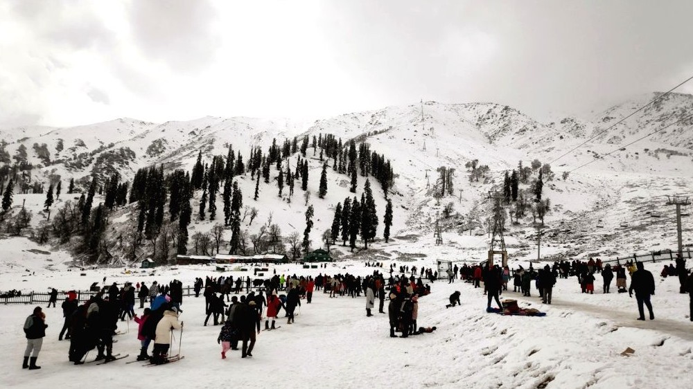 Ladakh freezes at minus 29, cold wave continues in Valley