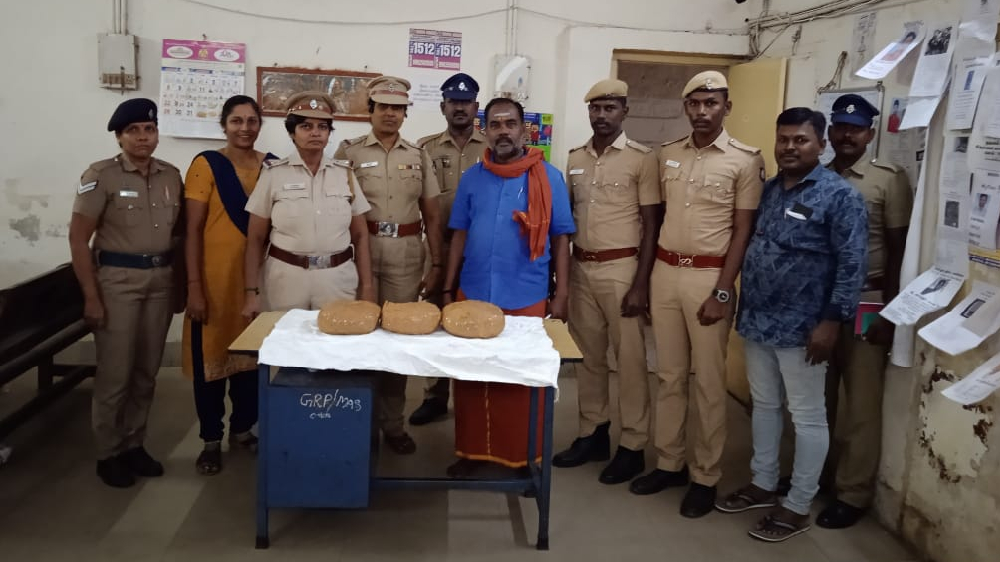 4.7 kg Ganja found in unattended baggage at Central rly station