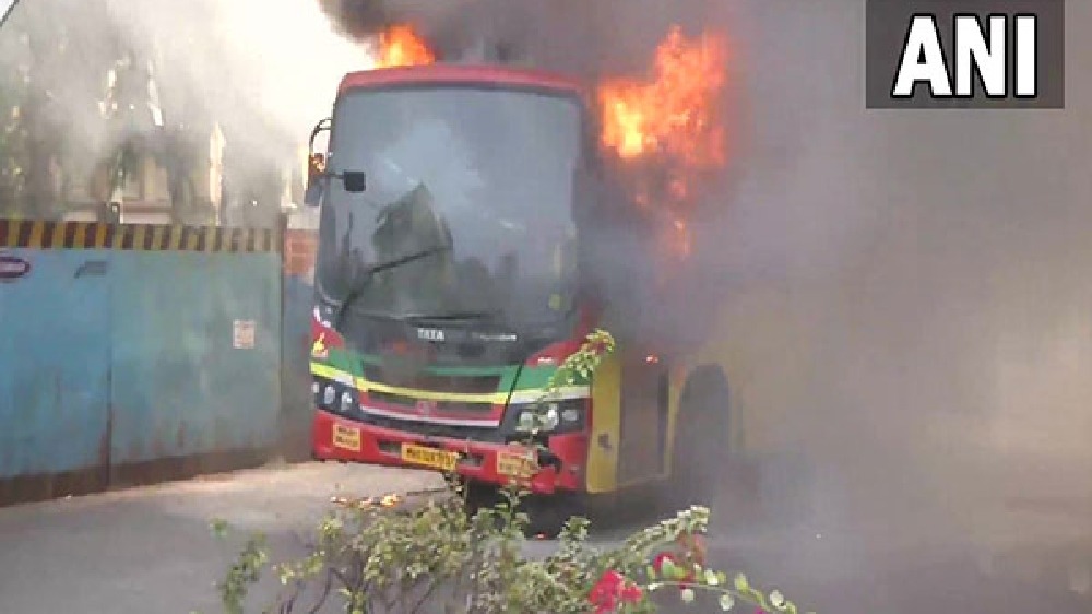 Mumbai: BEST bus catches fire in Bandra