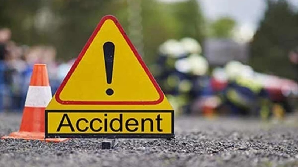 Bus falls off Agra-Lucknow Expressway, three killed