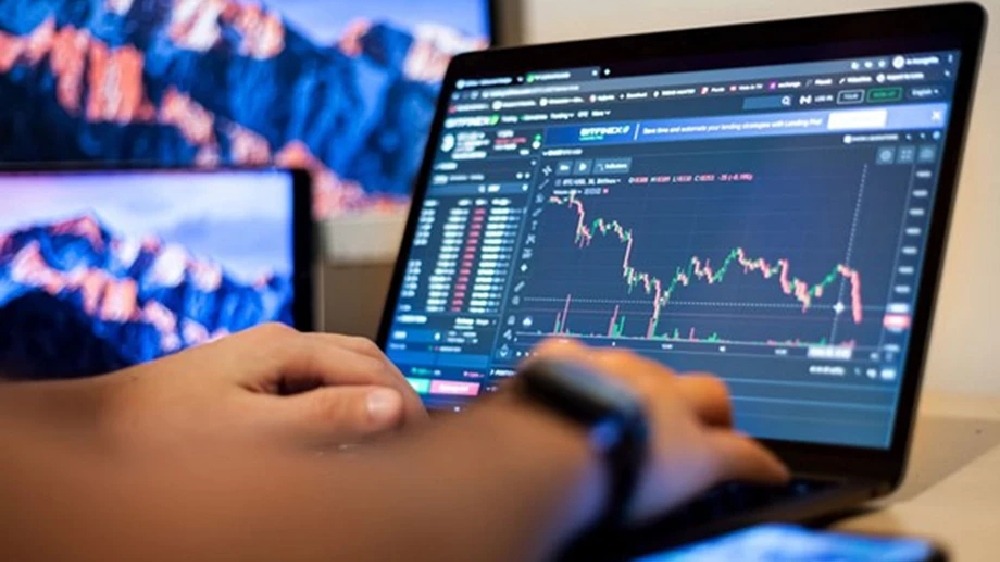 European yields fall, focus starts shifting to data next week