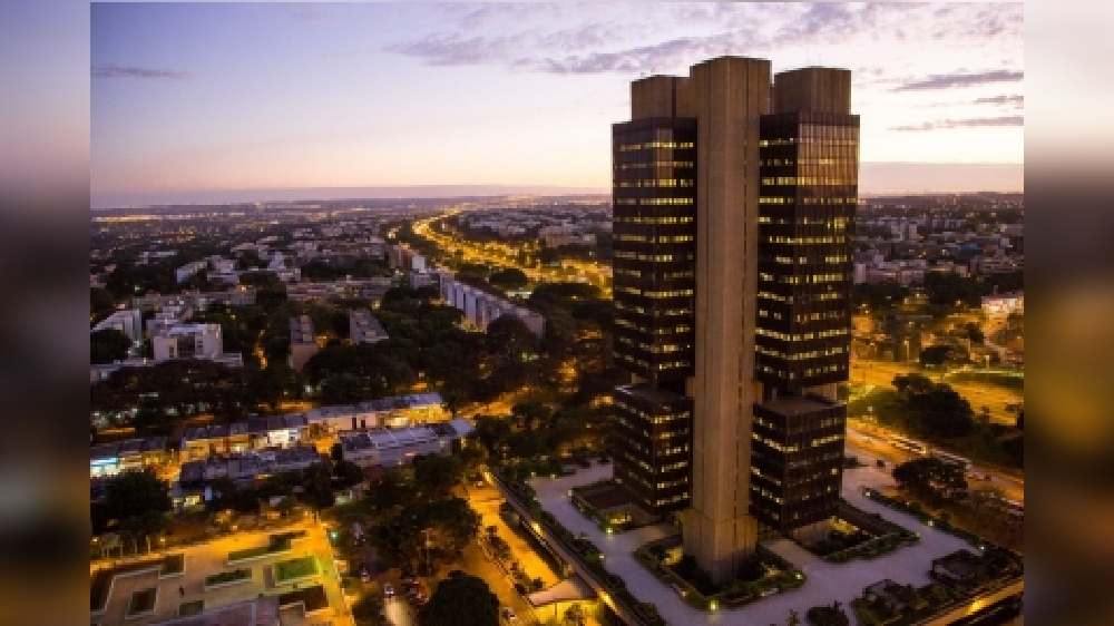 Brazils financial market raises 2023 inflation forecast to 5.48%