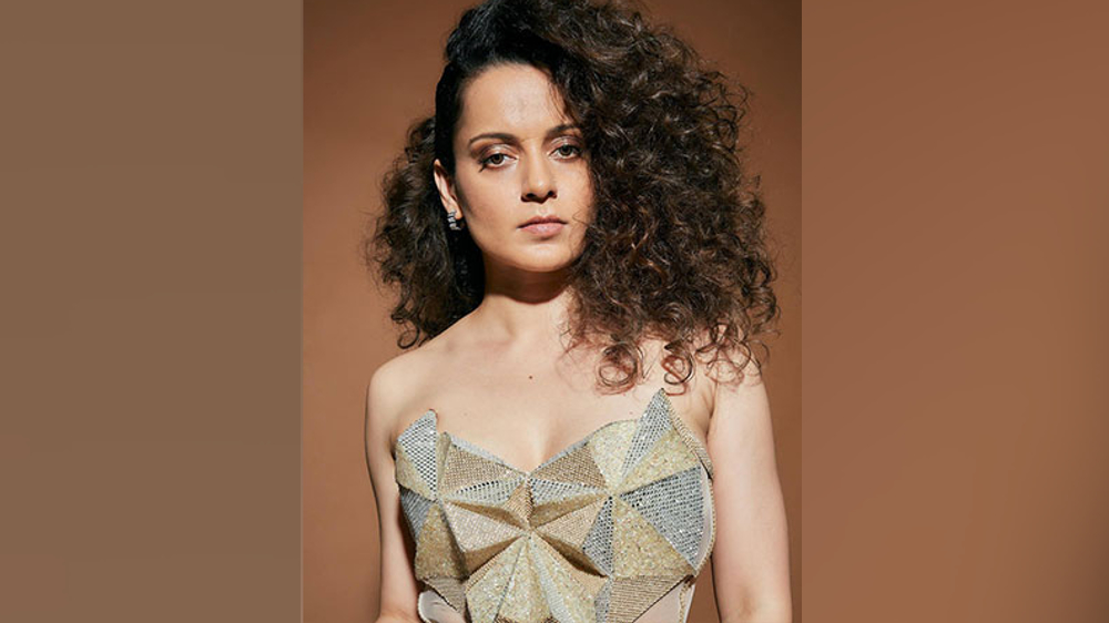 Stay away from politics, Kangana warns Bollywood Stay away from politics, Kangana warns Bollywood