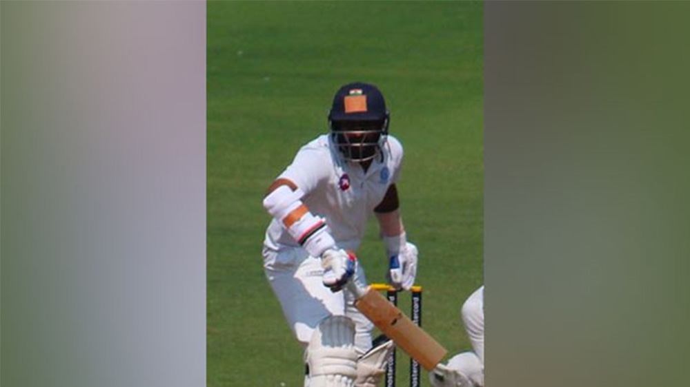 Hanuma bats with one hand during Ranji match after wrist injury