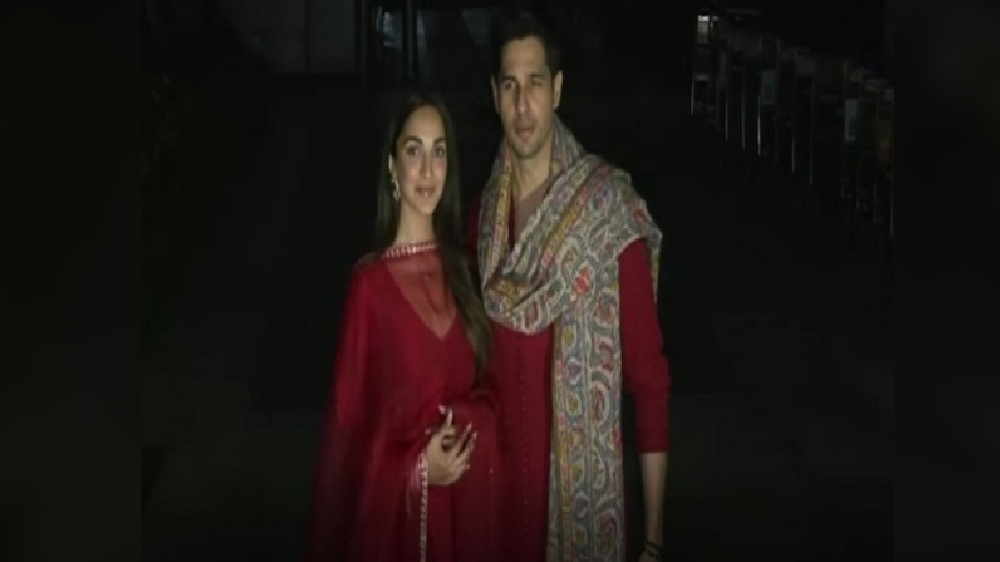 Love is in the air! Newlyweds Sidharth, Kiara twin in Delhi