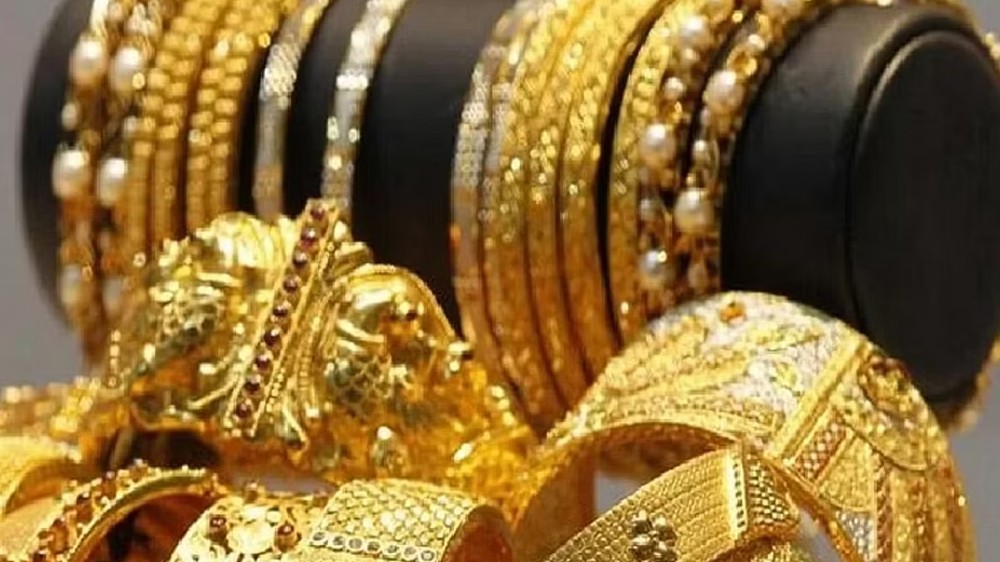 Gold jumps Rs 114; Silver declines Rs 319