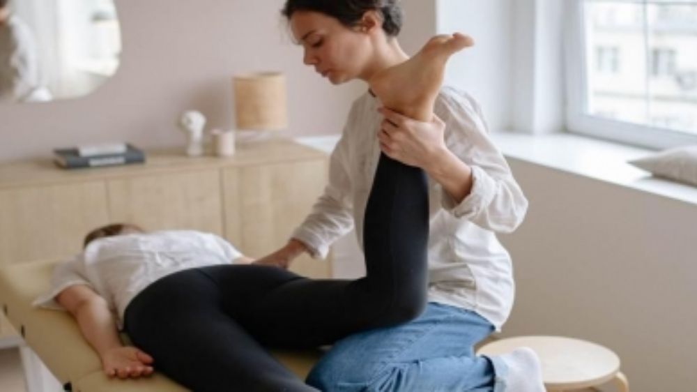 Are there any surgical and non surgical knee pain treatment options? Are there any surgical and non surgical knee pain treatment options?