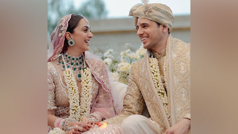 Sidharth, Kiara exude charm in their first official wedding photos