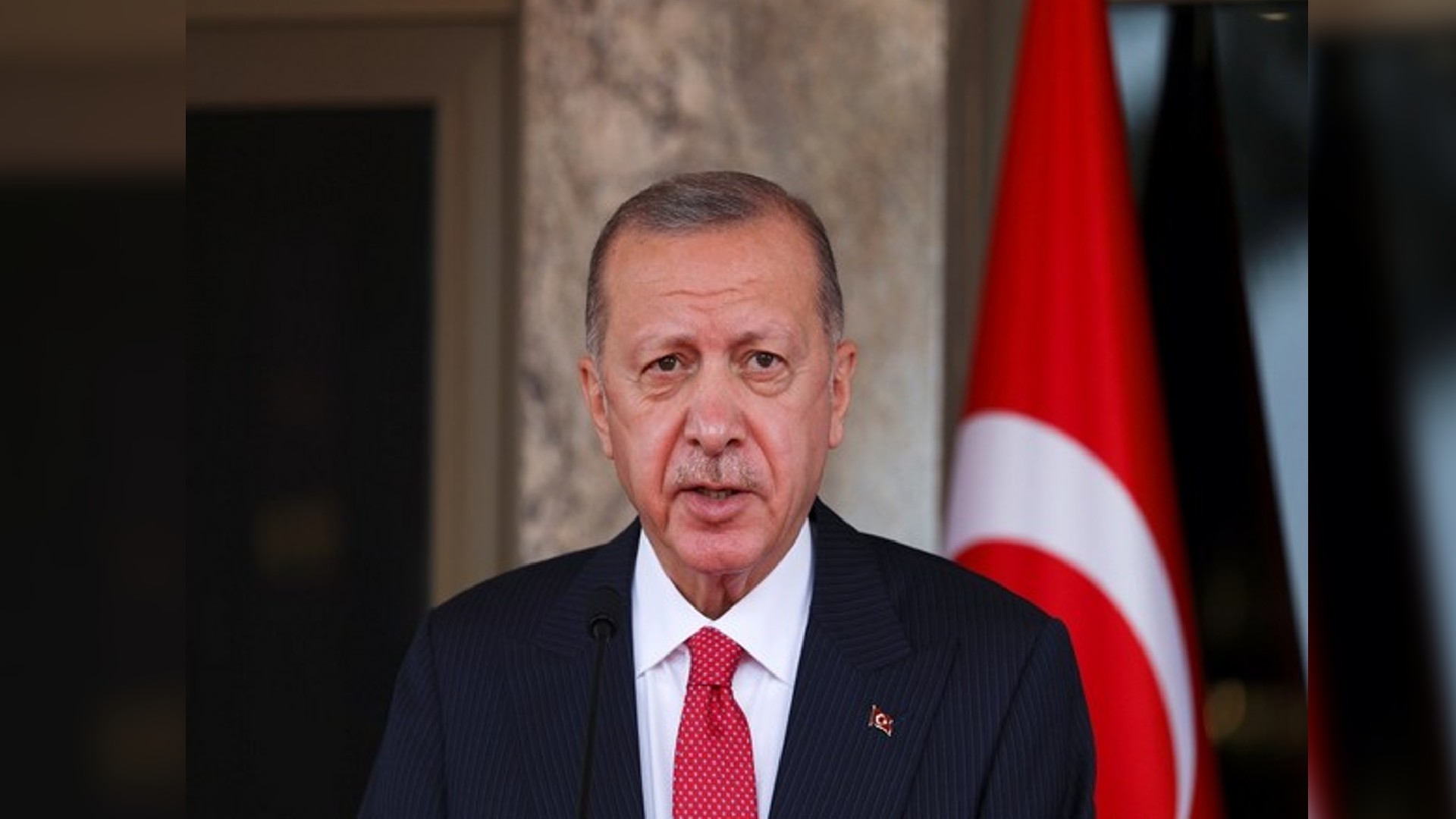 In wake of earthquakes, Erdogan forced to change focus of campaign