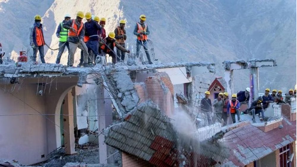 Joshimath crisis: Locals fearful as new cracks develop in houses