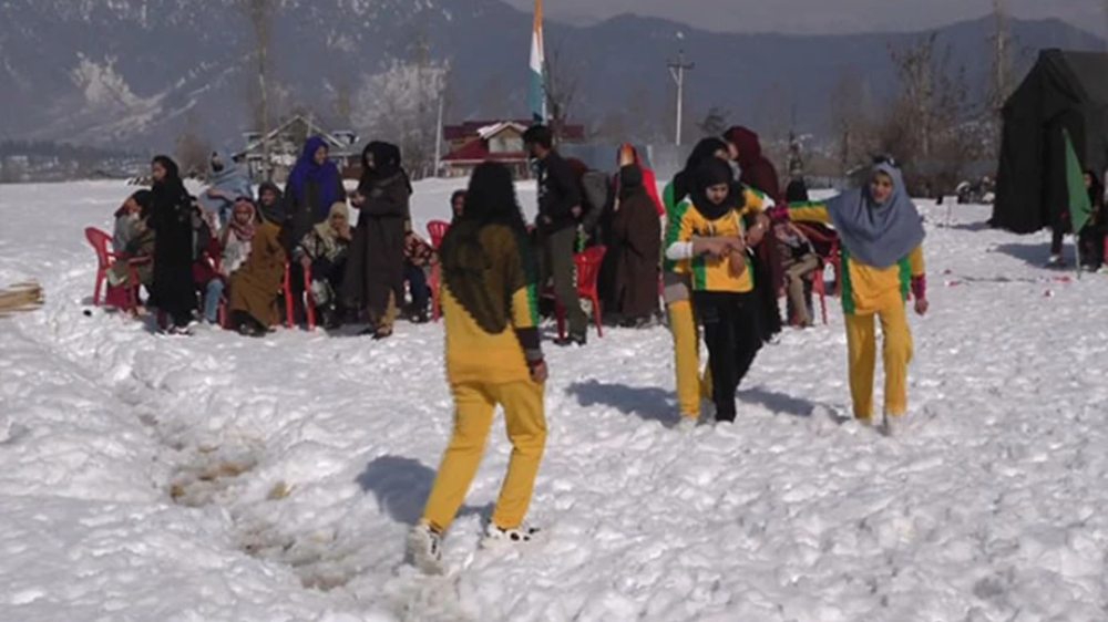 Army organises womens snow cricket tournament in J-Ks Kupwara Army organises womens snow cricket tournament in J-Ks Kupwara