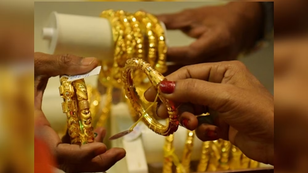 Gold falls Rs 50; Silver advances Rs 140