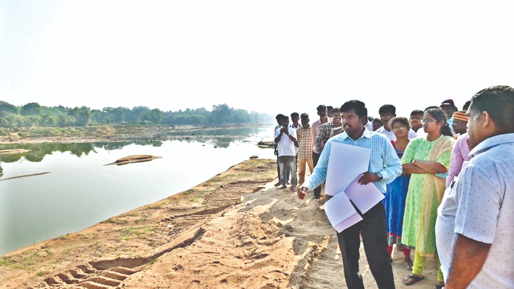 Panel inspects sand quarry on Kollidam bed on HC orders