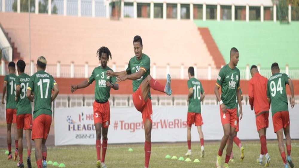 I-League: TRAU, Aizawl teams lock horns in crucial tie