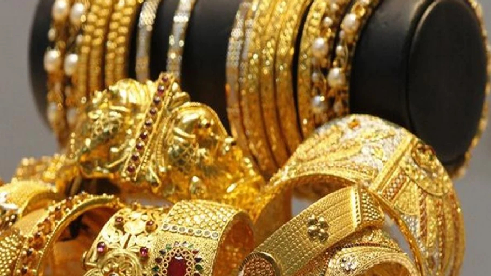 Gold plunge Rs 185; silver plummets Rs 798